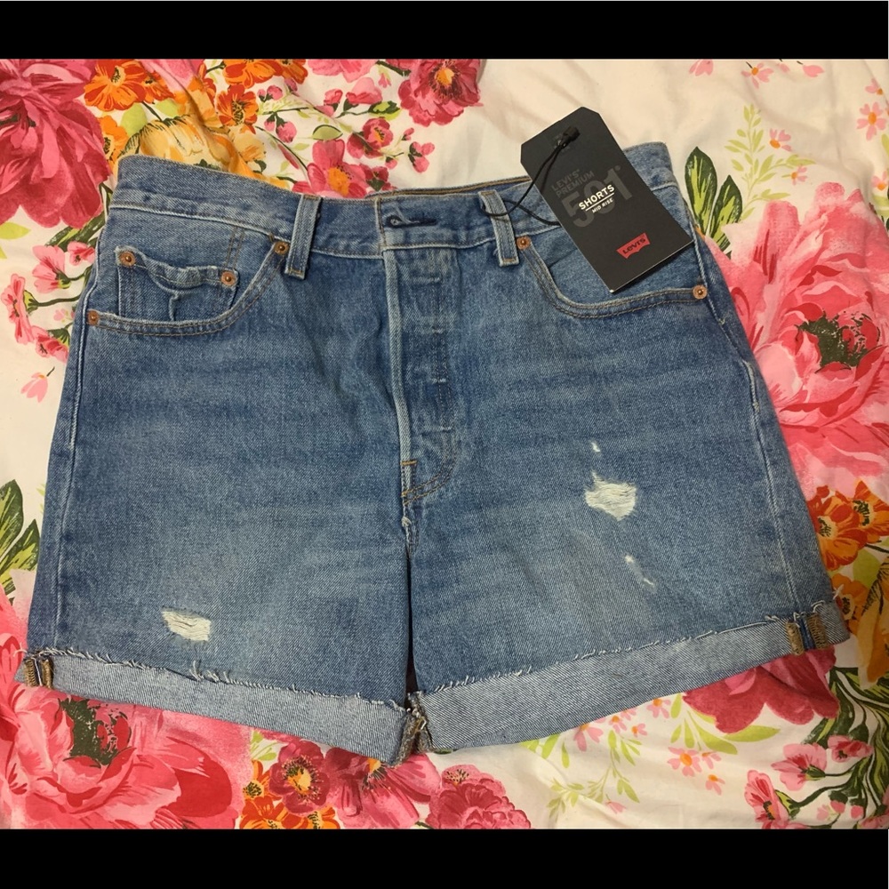 NWT Levi’s 501 cutoff Jean shorts mid rise size 29